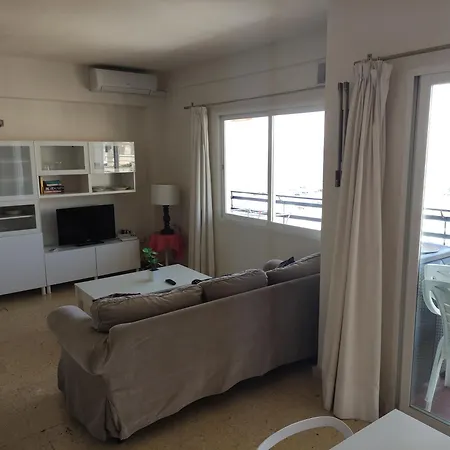 In First Line Apto 9-5 Apartment