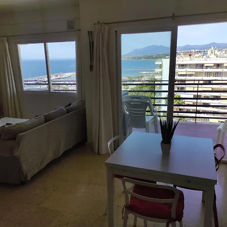 In First Line Apto 9-5 * マルベーリャ